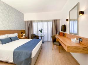 Кровать или кровати в номере Ajax Hotel
