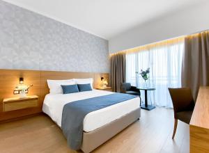 Кровать или кровати в номере Ajax Hotel