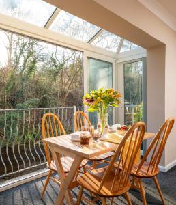 Rõdu või terrass majutusasutuses Esk View Cottage +11 fotot