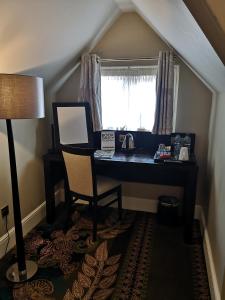 a desk in a room with a window at The Kings Head Inn Wetherspoon in Salisbury