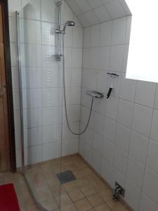Koupelna v ubytování Naturnära enkel rum B&B i Uppsala Ramstalund