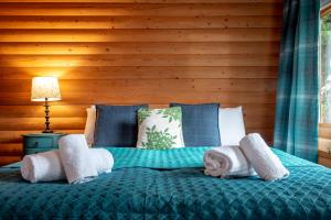 a bedroom with a bed with towels on it at Redlands Country Lodge Apartments with Hot Tubs in Ladybank