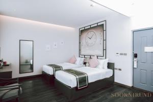 Ένα ή περισσότερα κρεβάτια σε δωμάτιο στο SOOKNIRUND HOTEL