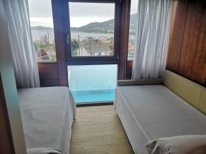 Posteľ alebo postele v izbe v ubytovaní Hotel Herbeira
