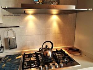 A kitchen or kitchenette at La Bomboniera