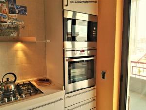 A kitchen or kitchenette at La Bomboniera