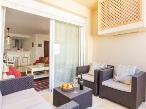 Χώρος καθιστικού στο Apartment Puerto Paraiso II by Interhome