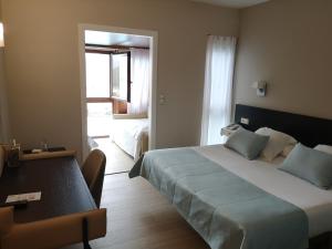 Posteľ alebo postele v izbe v ubytovaní Hotel Herbeira