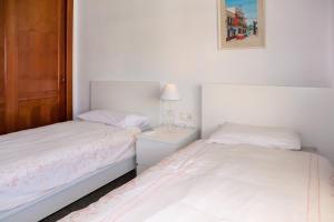 Postel nebo postele na pokoji v ubytování Acapulco Playa 308 Apartments Casasol