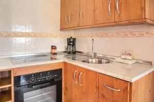 Kuchyň nebo kuchyňský kout v ubytování Acapulco Playa 308 Apartments Casasol