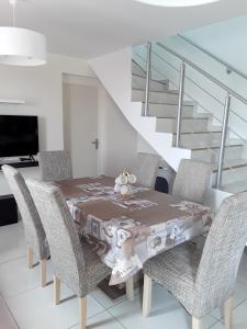 Posezení v ubytování Appartement vue mer au Tampon - 51 m² - Terrasse