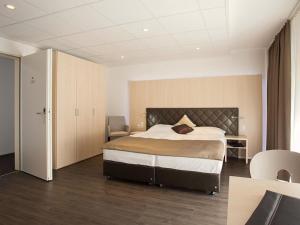 Postel nebo postele na pokoji v ubytování Los Lorentes Hotel Bern Airport