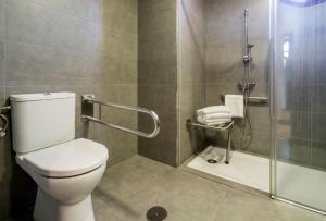 Un baño de Ilunion Golf Badajoz