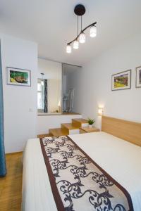 Modern Apartment Charvátovaにあるベッド