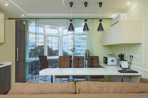 Kuchyň nebo kuchyňský kout v ubytování Hammam , big Jacuzzi ,Sauna , 2 bedroom , Khrechatik