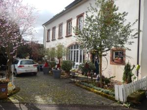 a white car parked in front of a house at Apartment Altes Winzerhaus in Osann-Monzel