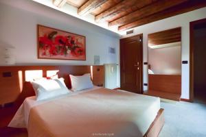 Postel nebo postele na pokoji v ubytování Hotel Quo Vadis + 37 fotografií