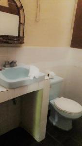 Hotel Tikal Inn的一间浴室