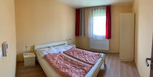 Posteľ alebo postele v izbe v ubytovaní Liviapartman Lelle