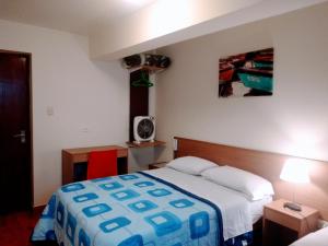 Cama ou camas em um quarto em Hotel Paris Lima