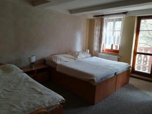 Letto o letti in una camera di Hotel Kralicek