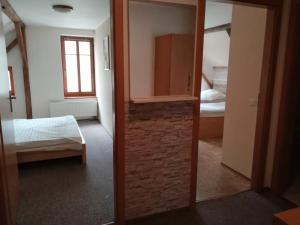 Letto o letti in una camera di Hotel Kralicek