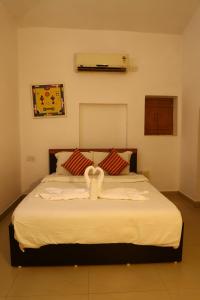 Katil atau katil-katil dalam bilik di TOURIST VILLAGE KHAJURAHO