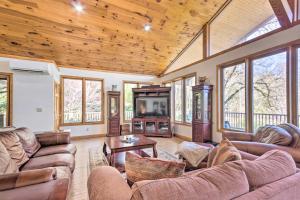 Gallery image of Smoky Mountain Escape with Large Deck and Game Room! in Waynesville