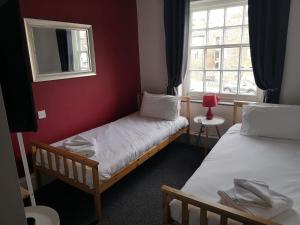 A bed or beds in a room at The Red Lion 