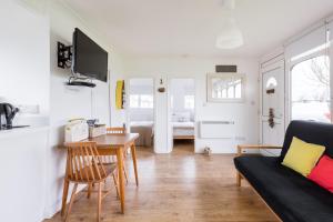 A seating area at The Beach Huts 