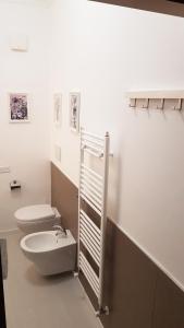 A bathroom at CasaRava Sul Parco