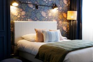 Postel nebo postele na pokoji v ubytování Le Manoir Hôtel