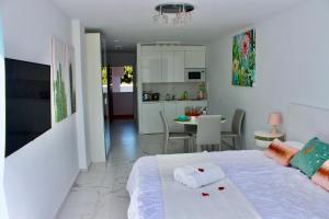 Kuchyňa alebo kuchynka v ubytovaní Garden City PREMIUM - Full seaview