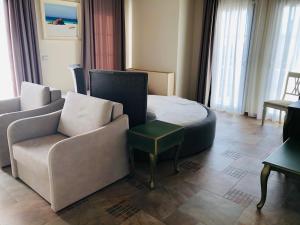 Posezení v ubytování Hotel Sarajet e Pashait 2