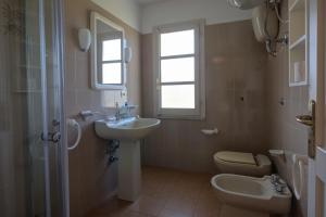 Ένα μπάνιο στο Villa Rosa +18 φωτογραφίες