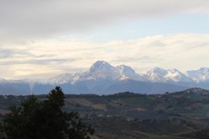 A general mountain view or a mountain view taken from a panziókat