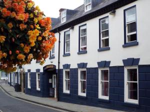 a row of houses on a street at Ellesmere Hotel in Ellesmere