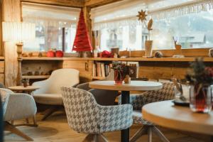 Posezení v ubytování FIORI Dolomites Experience Hotel