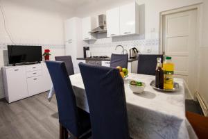 Kuchyň nebo kuchyňský kout v ubytování Apartman Kuća 150