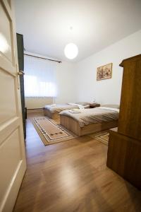 Tempat tidur dalam kamar di Apartman Kuća 150