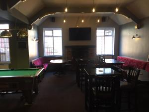 The Woodhouse Inn tesisinde bir bilardo masası