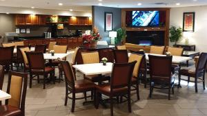Ресторант или друго място за хранене в Hawthorn Suites by Wyndham - Kingsland, I-95 & Kings Bay Naval Base Area