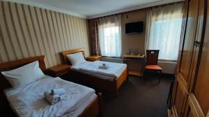 Tempat tidur dalam kamar di Hotel Janków