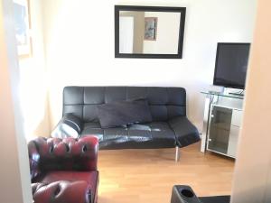 Posezení v ubytování My-Places Abbotsfield Court Townhouse 4