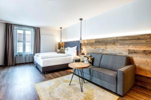 Postel nebo postele na pokoji v ubytování Hotel Zum Stemplinger Hansl
