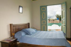 Un pat sau paturi într-o cameră la Hotel Calima