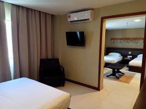 TV a/nebo společenská místnost v ubytování Kinabalu Daya Hotel