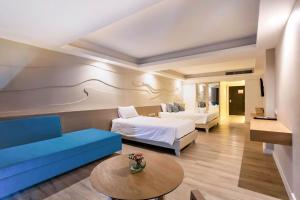 Postel nebo postele na pokoji v ubytování Methavalai Hotel
