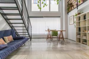 Część wypoczynkowa w obiekcie LF PARKING INCLUIDO Amplio Loft en Barrio Santa Cruz