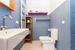 Łazienka w obiekcie LF PARKING INCLUIDO Amplio Loft en Barrio Santa Cruz